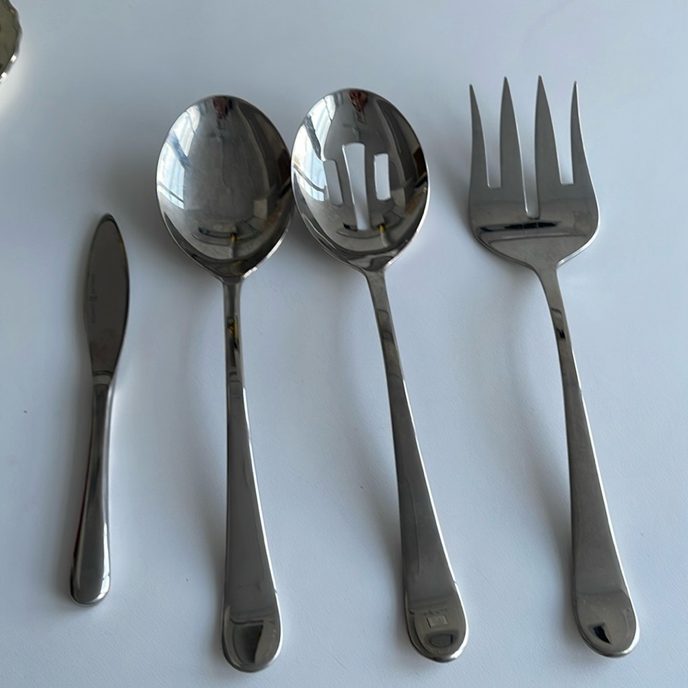New Gourmet Settings Flow 4 pc hostess set